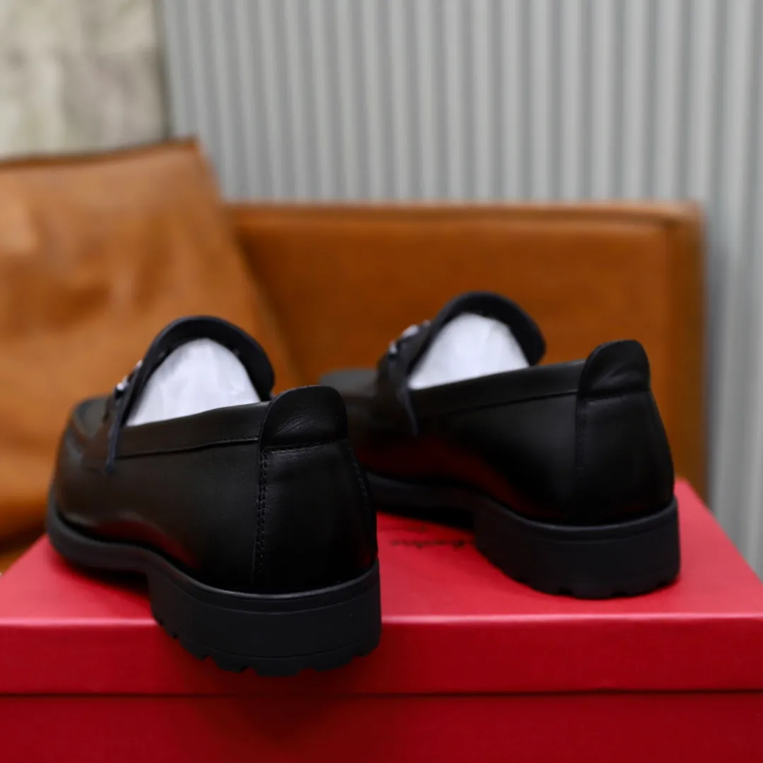 Men's shoes: 270🙅‍♂️🙅‍♂️🙅‍♂️Niuli Brand: Ferragamo Standard code: Men's code 38/44 (45 customized) Grade: Same as the official website Material: Original imported cowhide leather lining Original wear-resistant lightweight outsole Style category: Men's casual slip-on shoes Distinguished luxury brand elements top luxury Color: Actual picture color